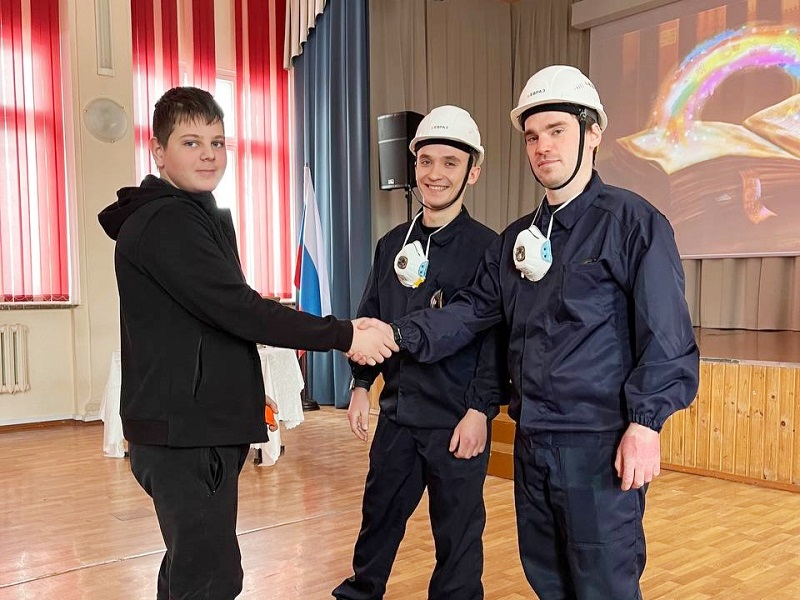 Фото - ЕВРАЗ помог тульским школьникам примерить роли режиссеров и художников по свету